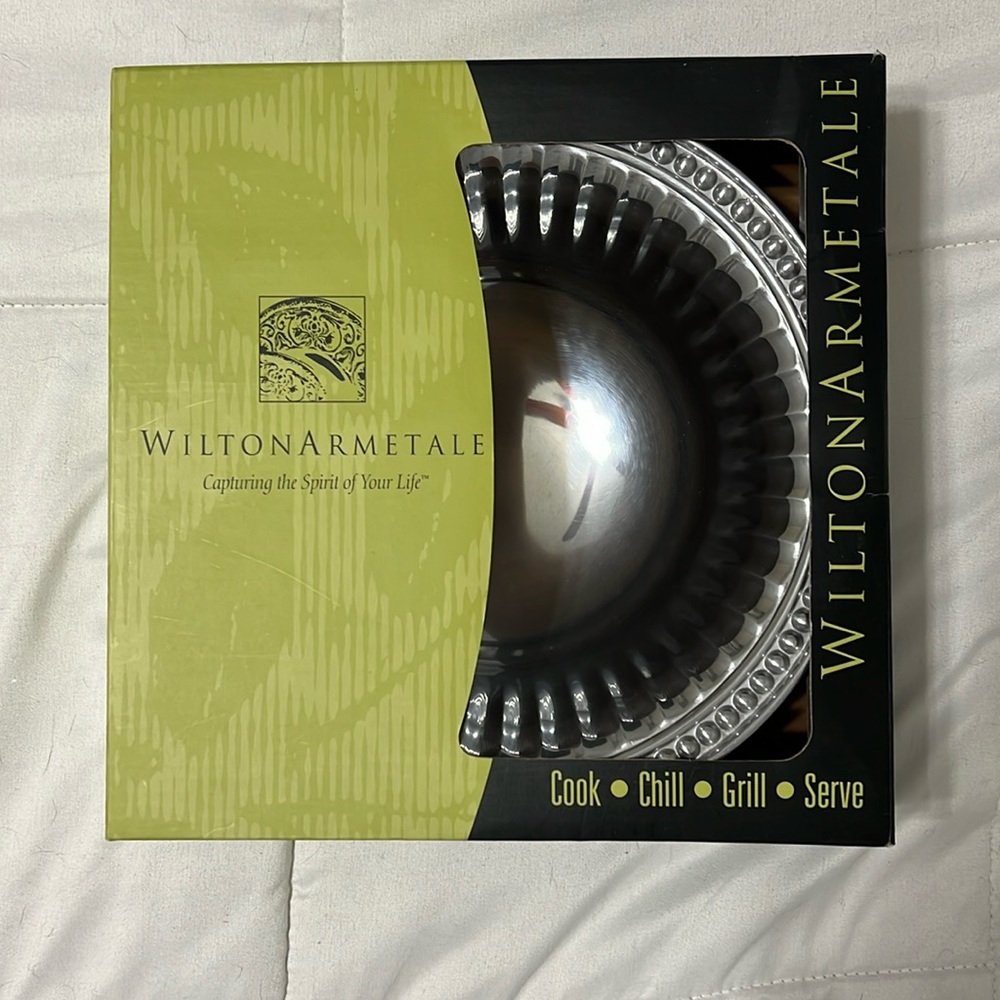 Flutes and Pearls small round bowl.